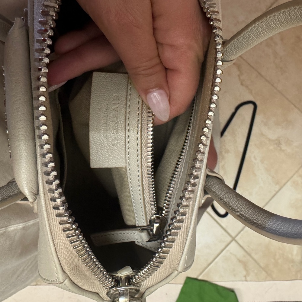 Givenchy Antigona Mini Bag - Picture 6 of 7